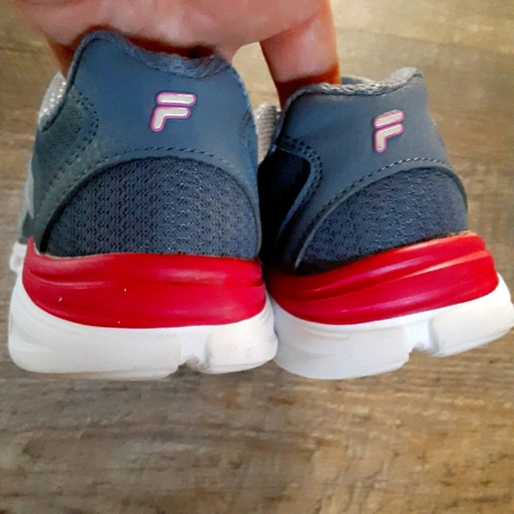 🌌Fila size 2 girls shoes🌟